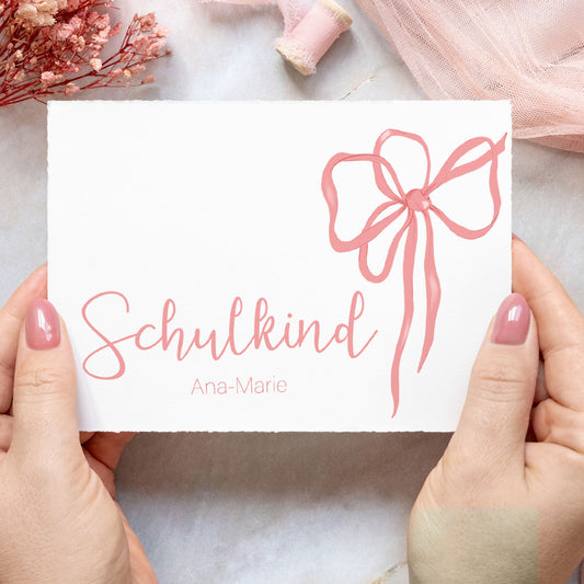 personalisierte Karte für Kinder zum Einschulung mit eine Schleife
