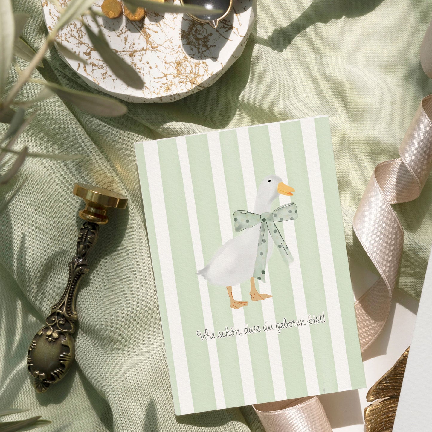 Klappkarte mit Ente & Schleife – Aquarell – „Wie schön, dass du geboren bist“ – zur Geburt & Kindergeburtstag